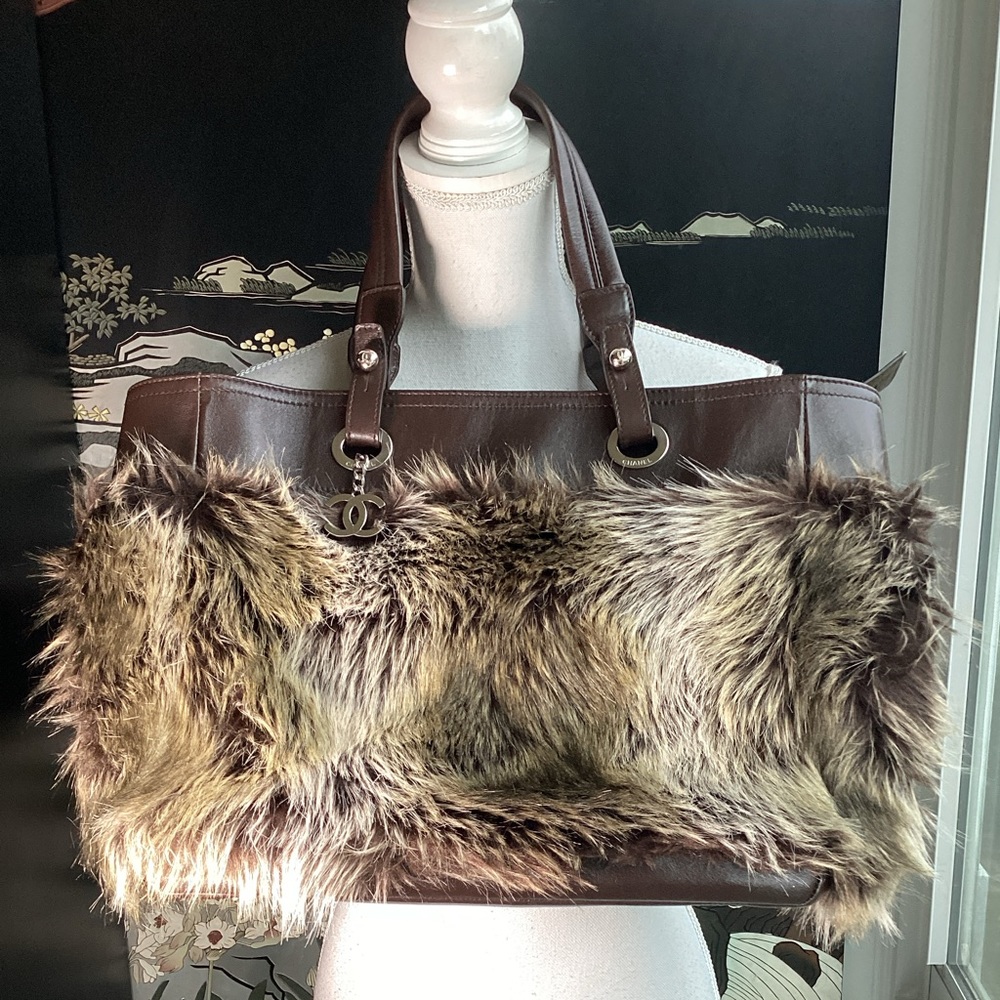 Chanel Paris Biarritz Fantasy Fur Tote. MC - Picture 16 of 16